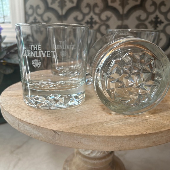 RARE- VINTAGE THE GLENLIVET WEIGHTED DIAMOND CUT BOTTOM GLASSES- SET OF 4 - Picture 5 of 6